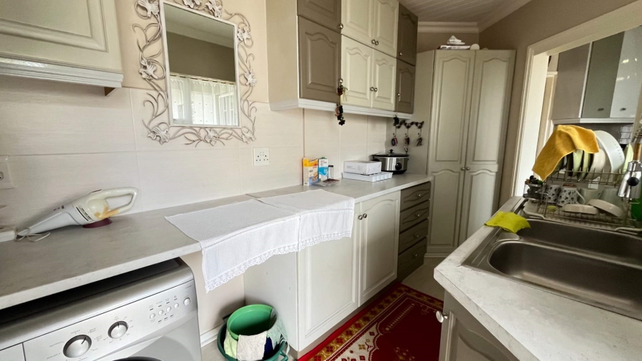 4 Bedroom Property for Sale in Hartenbos Central Western Cape